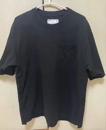 sacai 블랙 T셔츠 사이드 버튼 포함