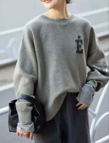 SLOBE IENA 사가라 자수 맨투맨 라이크 니트 그레이