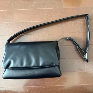 스탠드 오일 숄더백