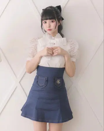 pium 시어깅검 빅리본 티셔츠 화이트