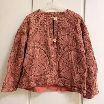 pokipcee/포키프시 수자니 자수 노카라 자켓