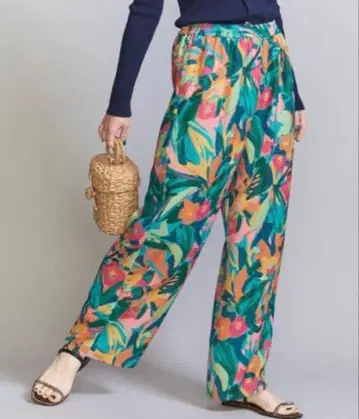 뷰티앤유스 플라워 프린트 이지 팬츠 와이드 팬츠 착용샷 S