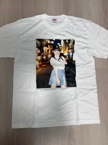 우에사카 스미레 [ 시모키타자카 씨와의 만남 T셔츠 ]