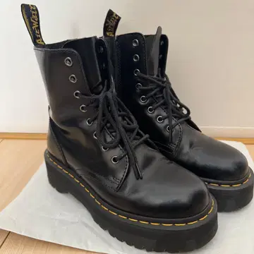 닥터마틴 통굽 부츠 UK5