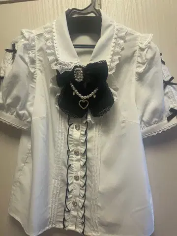 LIZLISA 레이스 슬래시 슬리브 블라우스 블랙