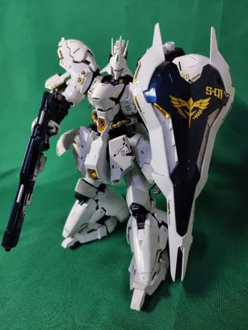 기동전사 건담 RG 사자비 화이트 페인팅 완성품