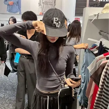 PARTIMENTO cap black