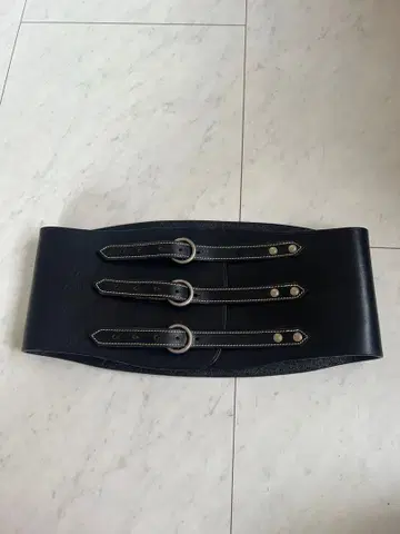 FUMIKA UCHIDA 카우 가죽 레더 키드니 벨트