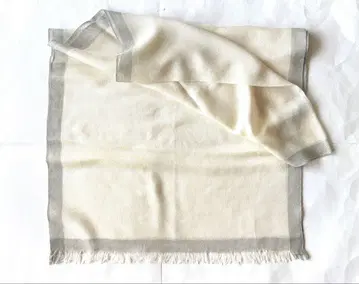 대형 캐시미어 스톨 베이스 컬러: 화이트