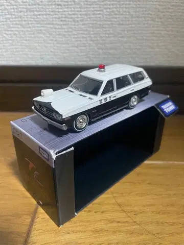 TOMICA LIMITED 닛산 세드릭 왜건 패트롤 카