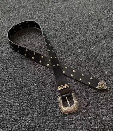 스터드 장식 블랙 가죽 벨트