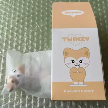 ITZY 채령 TWINZY 려우 모니터 피규어