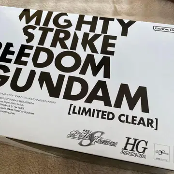 [ HG 1/144 마이티 스트라이크 프리덤 건담 [리미티드 클리어]
