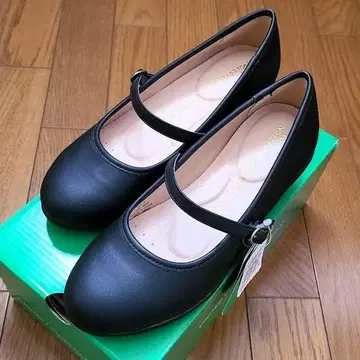 미사용 UNITED COLORS OF BENETTON 펌프스 23.5