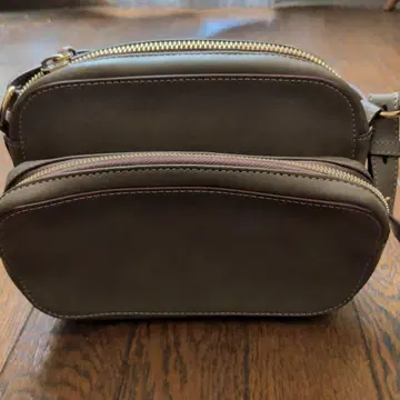 끌로에 사만다 레더 숄더백 카키 브라운 카메라백