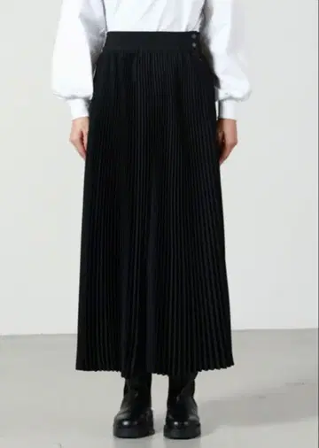 HYKE 하이크 TAFFETA PLEATED SKIRT