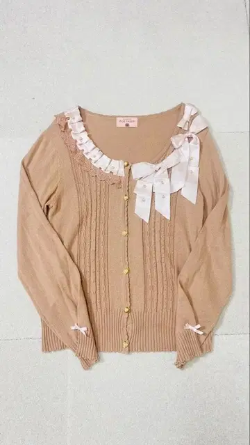 9657. axes fam 하트 버튼 리본 스캘럽 가디건