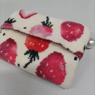 완판템 새상품급 페이러 스트로베리 도트 파우치 딸기 이치고 단종