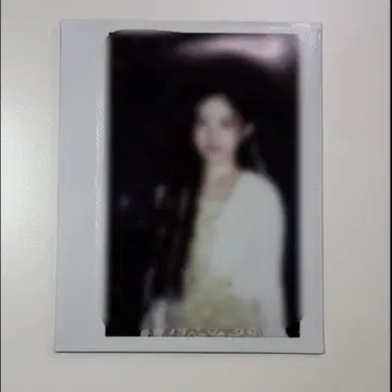 ILLIT 민지 민주 인스턴트 사진