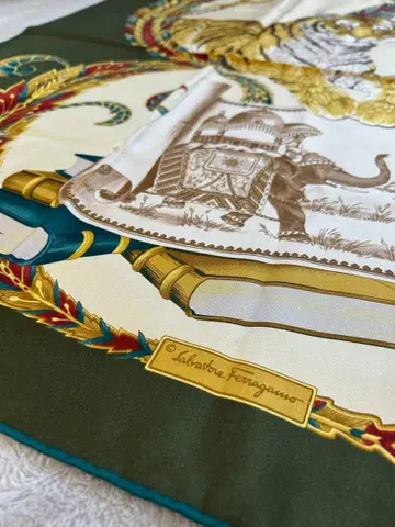 페라가모 실크 대형 스카프