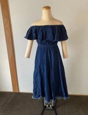 데님 원피스 세실 맥비 롱 원피스 네이비 컬러 오프숄더