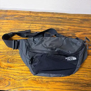 NORTH FACE (더 노스 페이스) 의 힙색