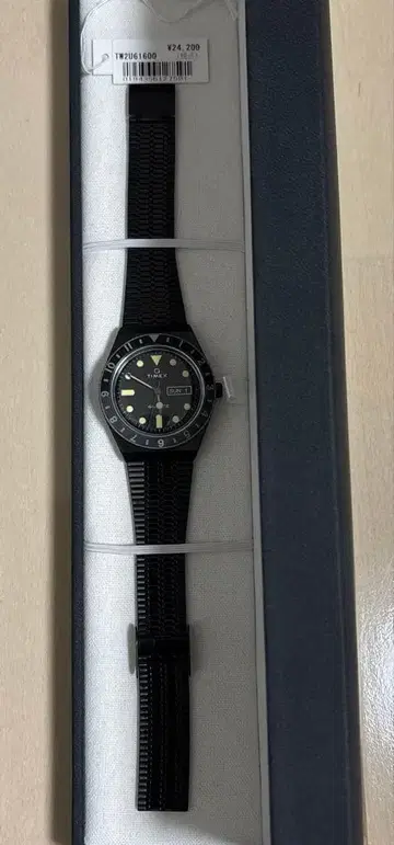 Q TIMEX BLACK