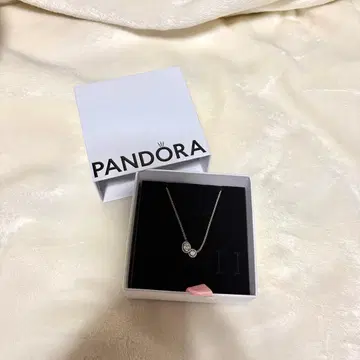 판도라 엠브레이싱 헬로우 목걸이