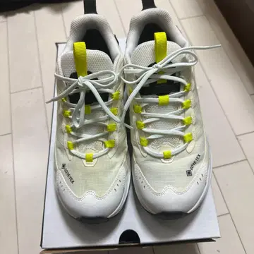 freshservice x merrell 콜라보 스니커즈