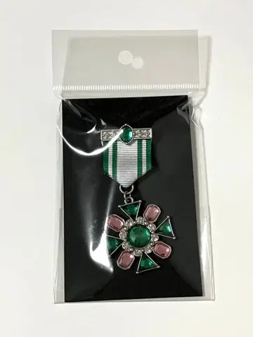 미개봉 새상품 우타프리 렌지 브로치 ASS