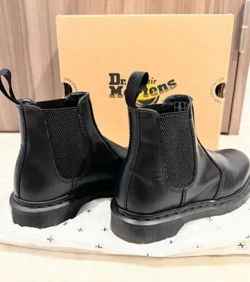 Dr.Martens 모노 첼시 부츠