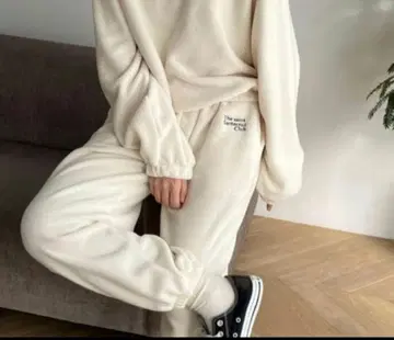 캐널진 'Santacruz Club' 자수 플리스 팬츠