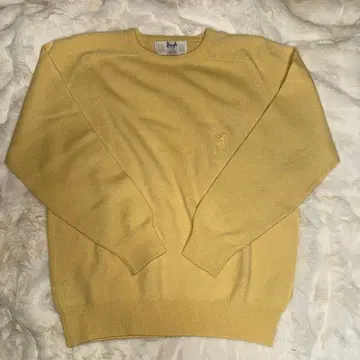 프링글 옐로우 컬러 스웨터