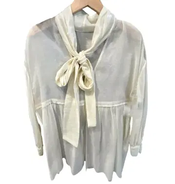 [ 가격 인하 가능 ] 베르메이유 페예나 시어 보우 튜닉 블라우스