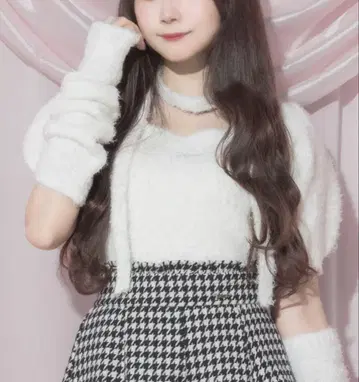 pium 암워머 부착 테디 니트 화이트