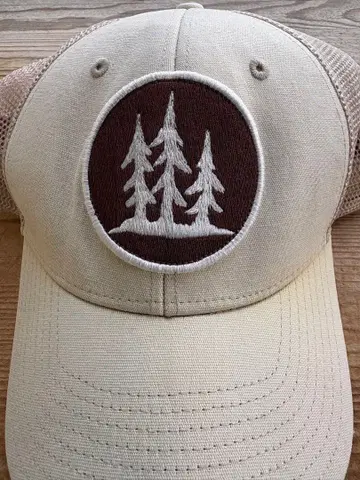 파타고니아 캡 쓰리 트리 화이트