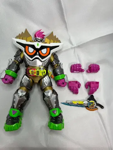 S.H. 피규아트 가면라이더 이그제이드 맥시멈 게이머 레벨 99