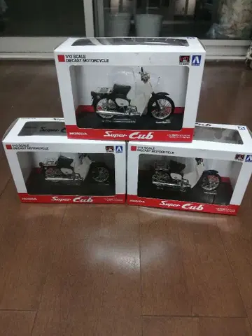 혼다 슈퍼커브 1/12 다이캐스트 모델 세 대