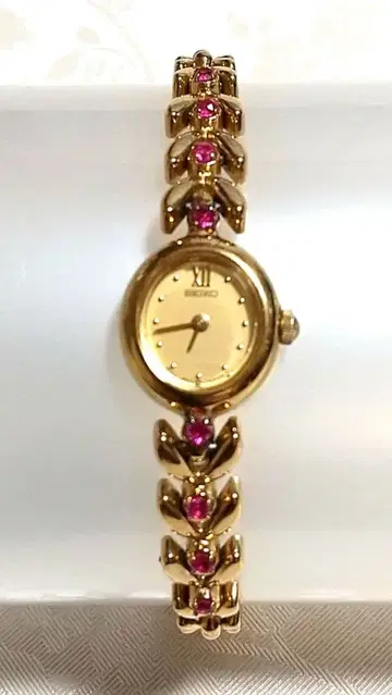 세이코 SEIKO 여성용 손목시계 1E20-605A 골드