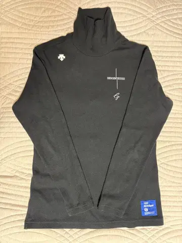 데상트 골프 스무스 터틀넥 긴팔 셔츠