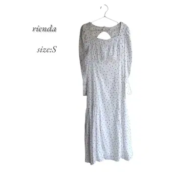 [새상품] rienda 화이트 도트 무늬 맥시 원피스 퍼프 슬리브 데이트