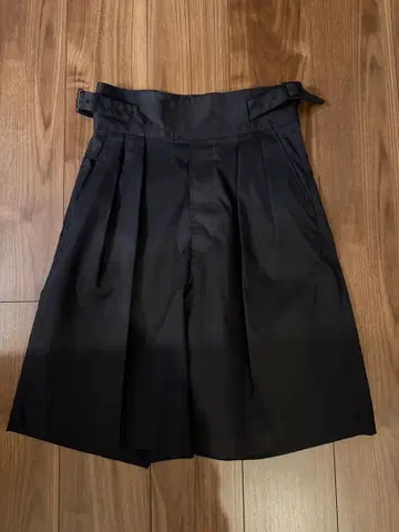 HYKE UNIDYNE GURKHA SHORTS