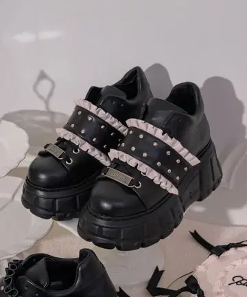 pium 프릴 벨트 볼륨 스니커즈