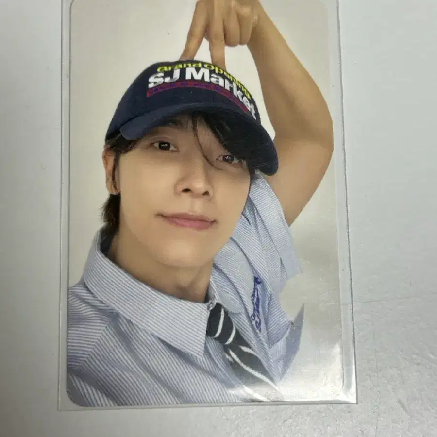Super Junior Donghae Kyuhyun photocard on Bunjang Global Site.