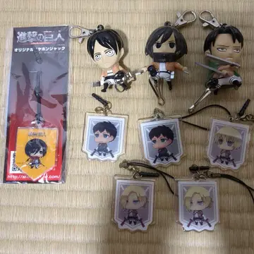 진격의 거인 SD 피규어 포함 키링 기타 묶음 판매