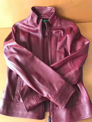 베네통 램 가죽 빨간색 자켓 사이즈 42 USED