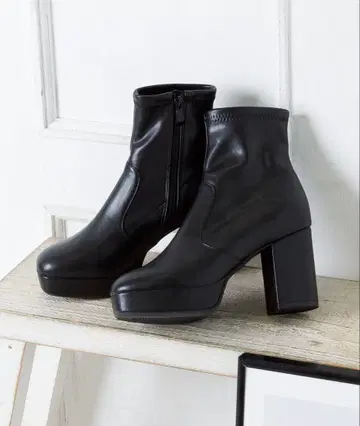 attagirl 스퀘어토 스트레치 숏부츠