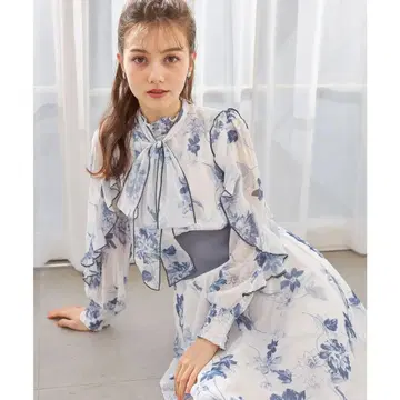 새상품 tocco 코르셋풍 핀턱 셔링 플라워 프린트 원피스