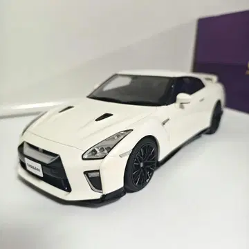 교쇼 Samurai 1/18 GT-R R35 미니카