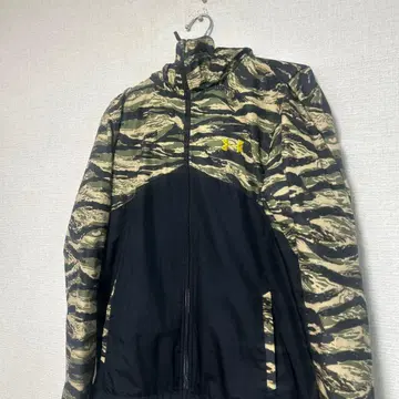 초레어 디자인 언더아머 바람막이 나일론 후드티 카모플라쥬